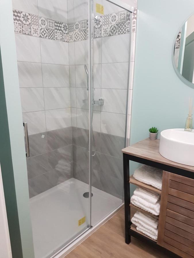 Lucriolla Hotel Oree-d'Anjou Екстериор снимка