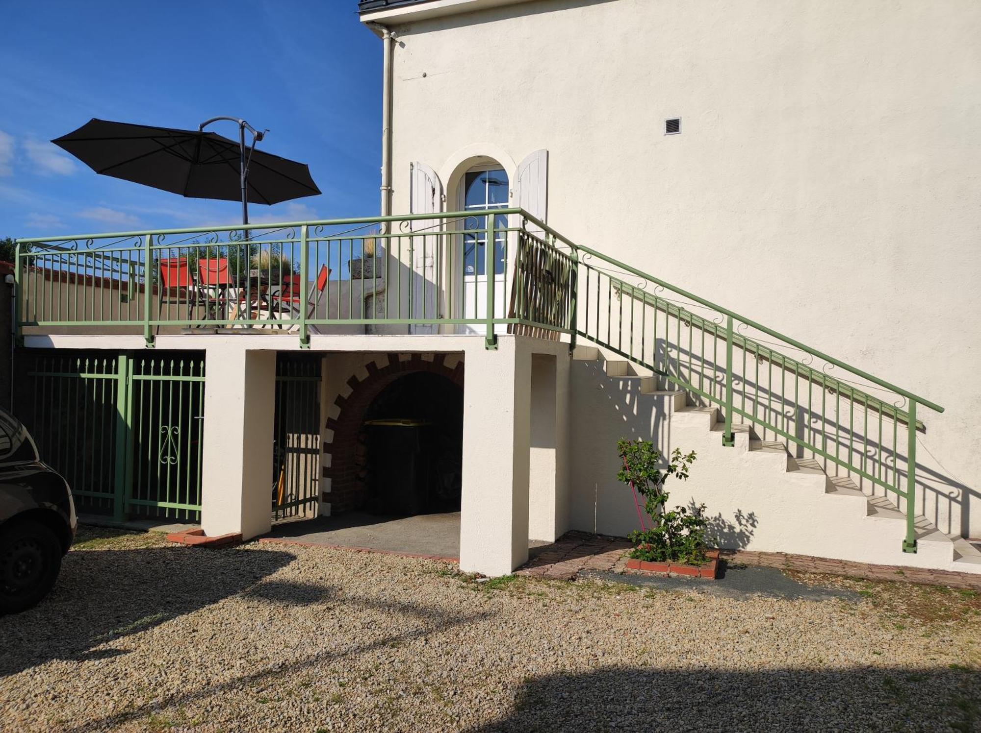 Lucriolla Hotel Oree-d'Anjou Екстериор снимка